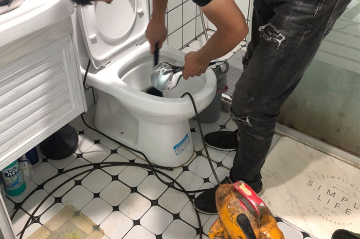 东坑马桶堵塞自己疏通还是找师傅？专业上门服务让你省时更省心